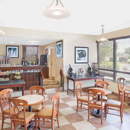Baymont By Wyndham Greenville Extérieur photo