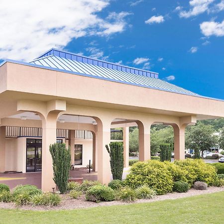 Baymont By Wyndham Greenville Extérieur photo