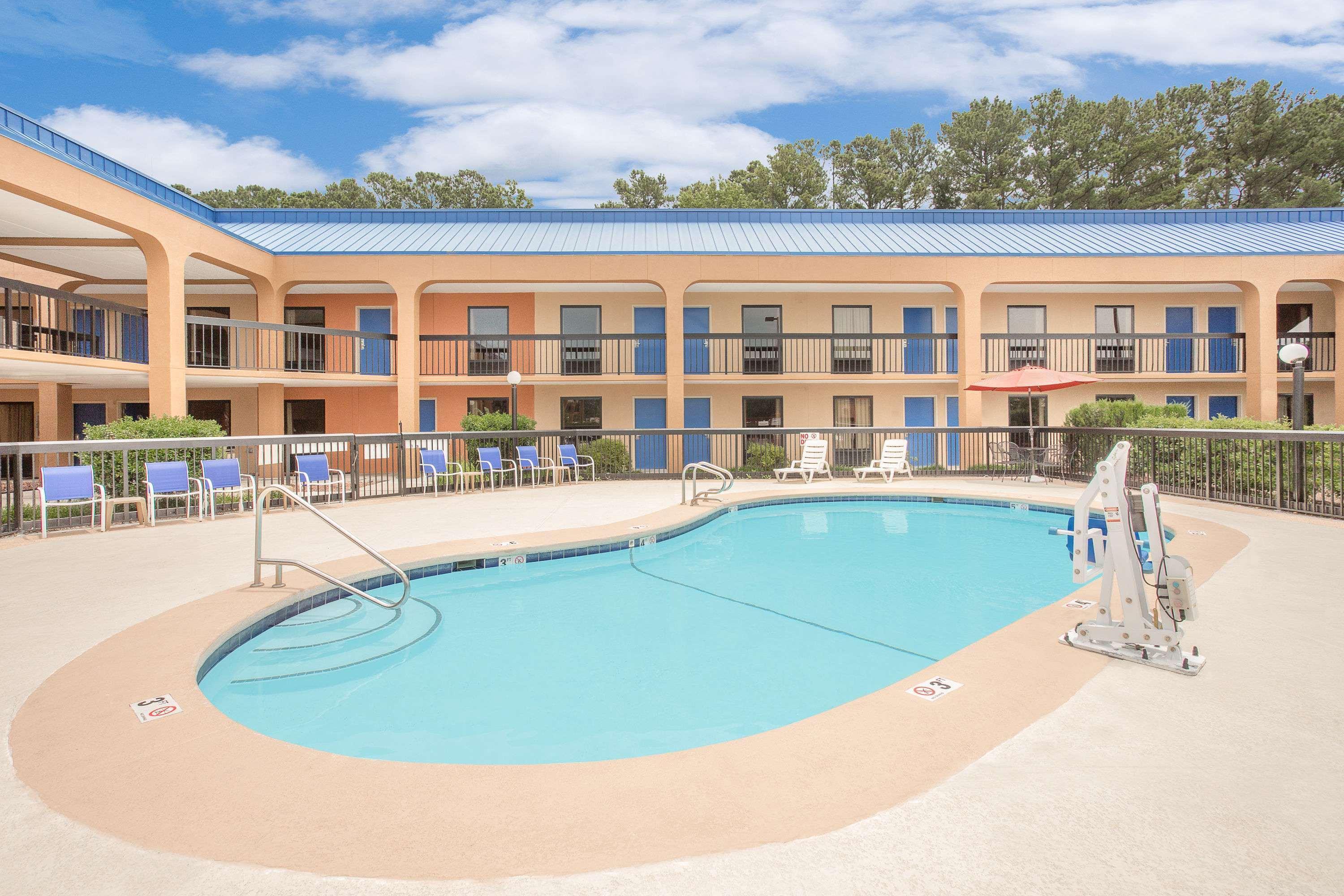 Baymont By Wyndham Greenville Extérieur photo