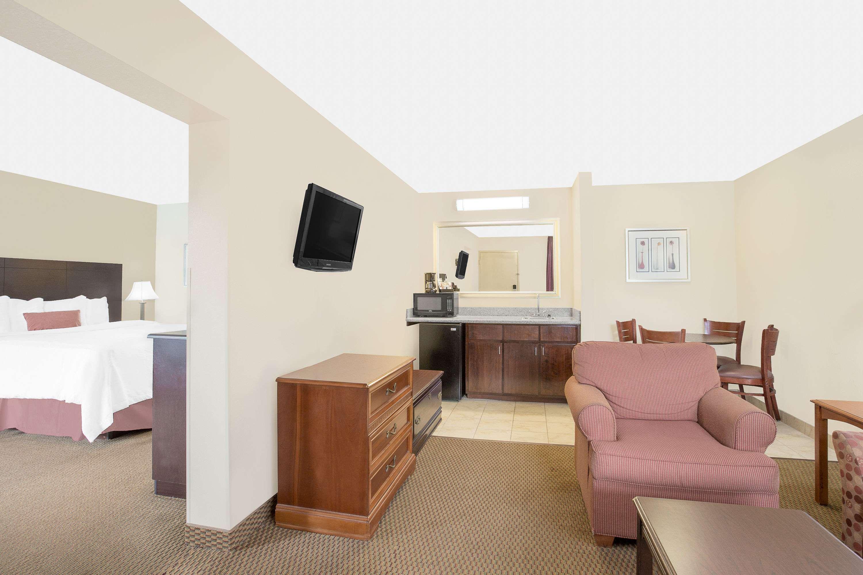 Baymont By Wyndham Greenville Extérieur photo