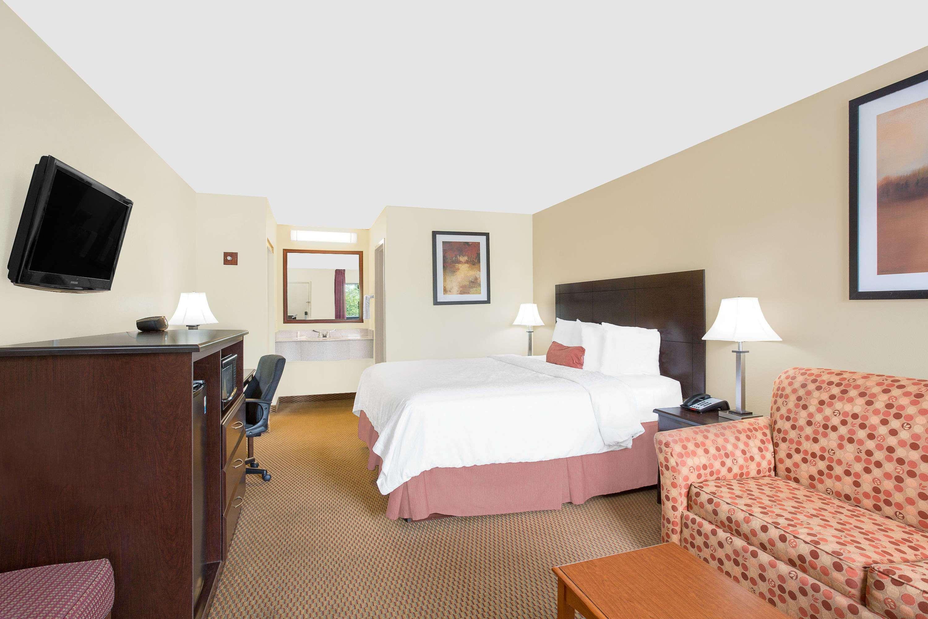 Baymont By Wyndham Greenville Extérieur photo